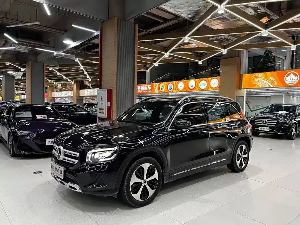 Mercedes-Benz GLB — фото 1