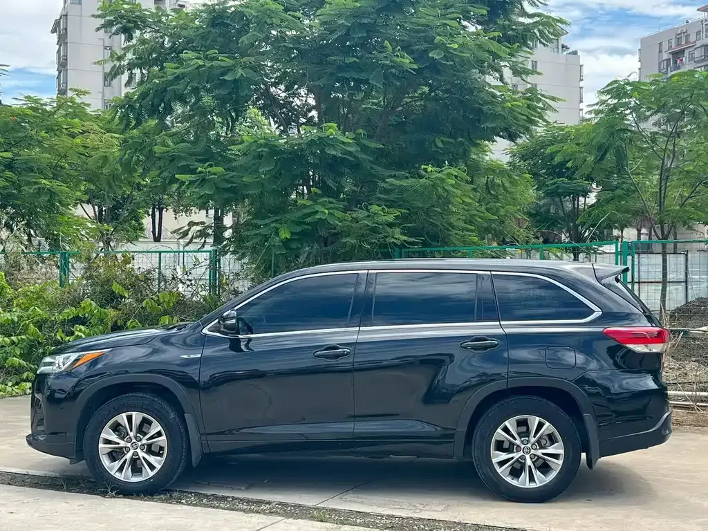Toyota Highlander — фото 10