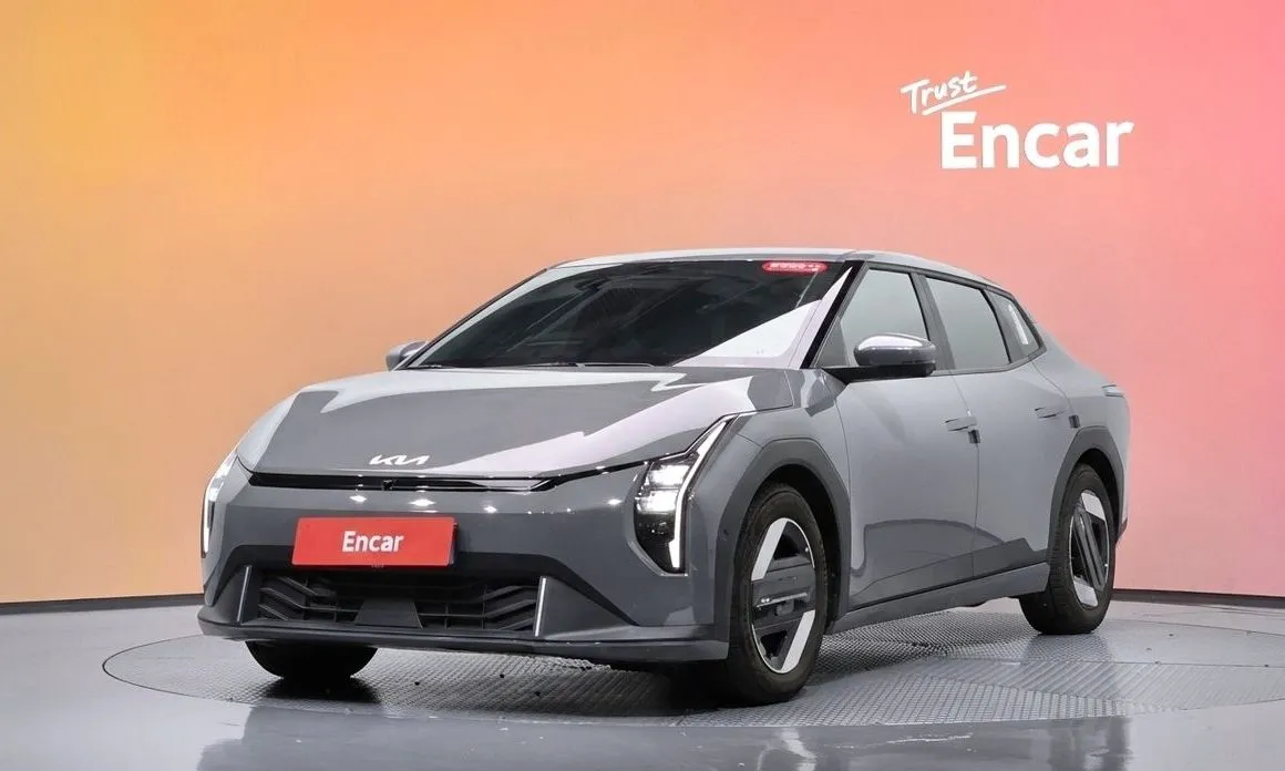 Kia EV4 — фото 1