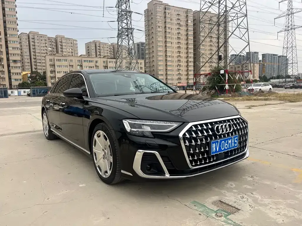 Audi A8 — фото 1