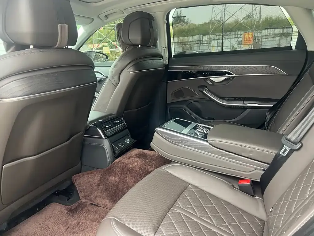 Audi A8 — фото 2
