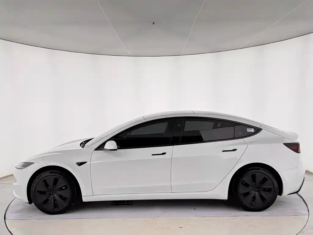 Tesla Model 3 — фото 3