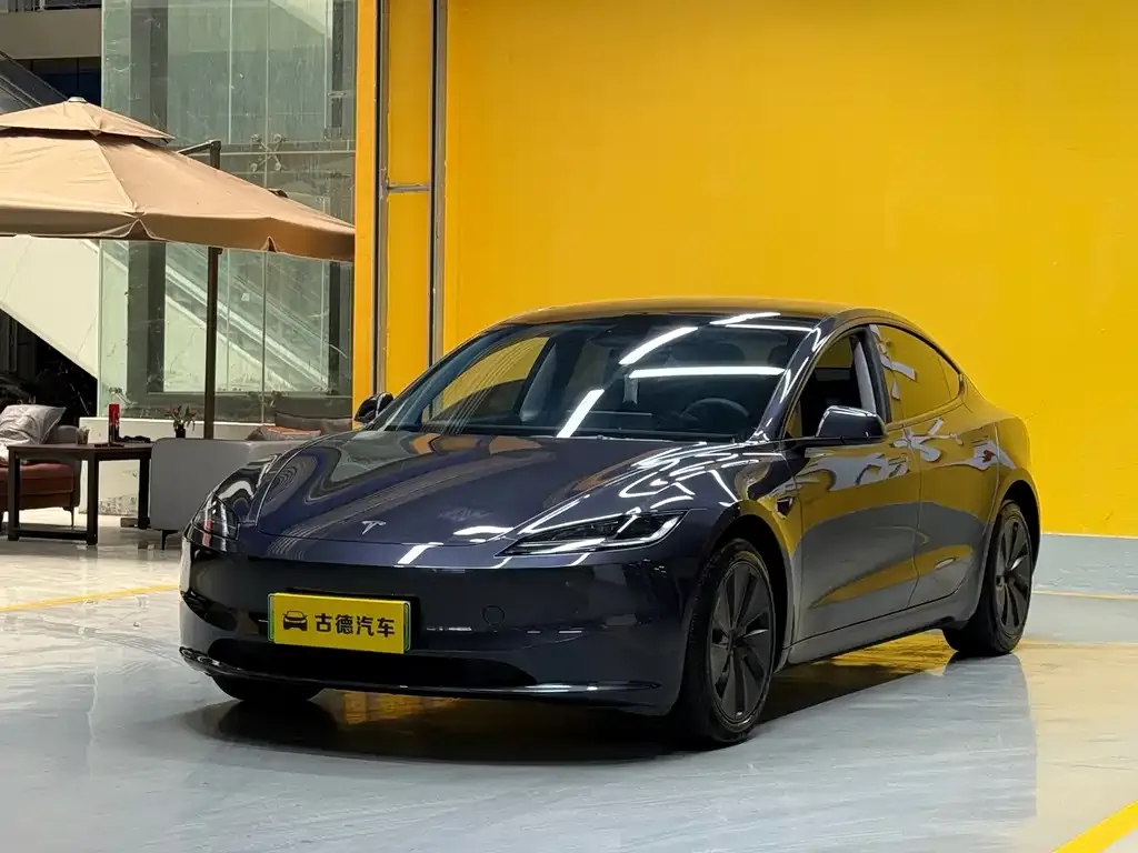 Tesla Model 3 — фото 1