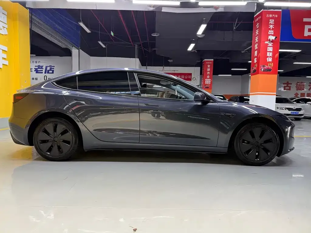Tesla Model 3 — фото 4