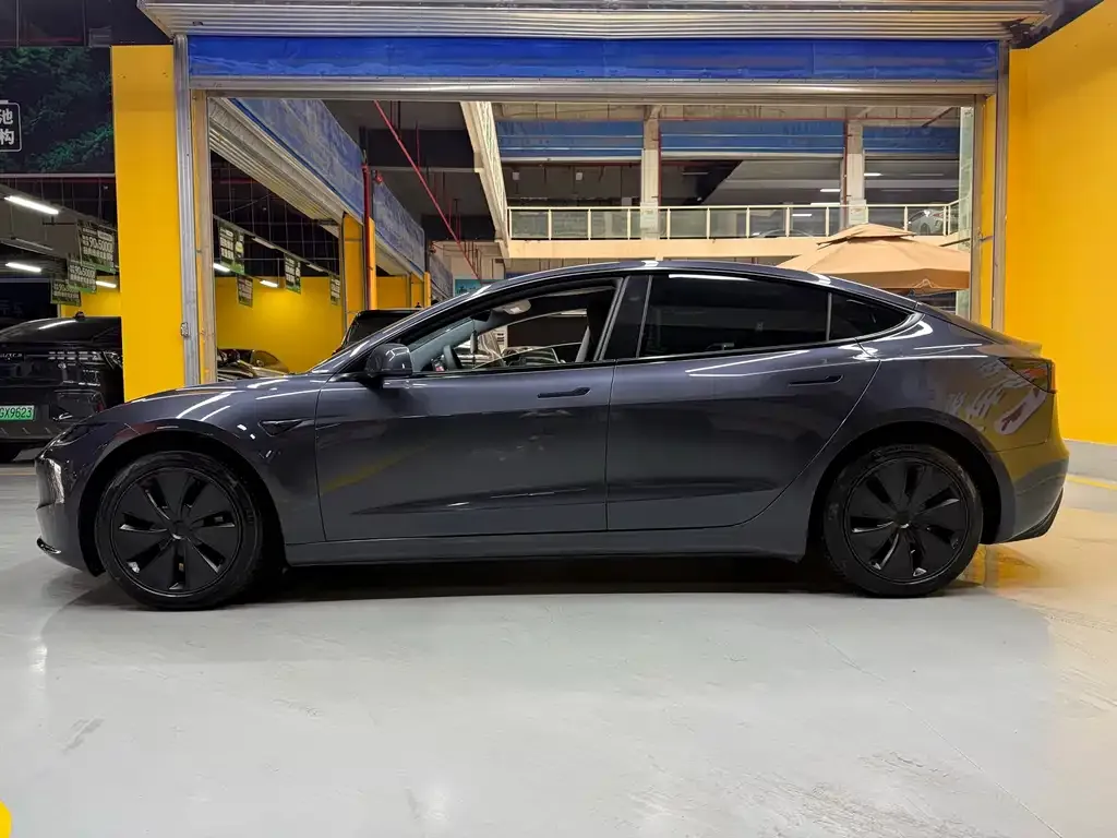 Tesla Model 3 — фото 7