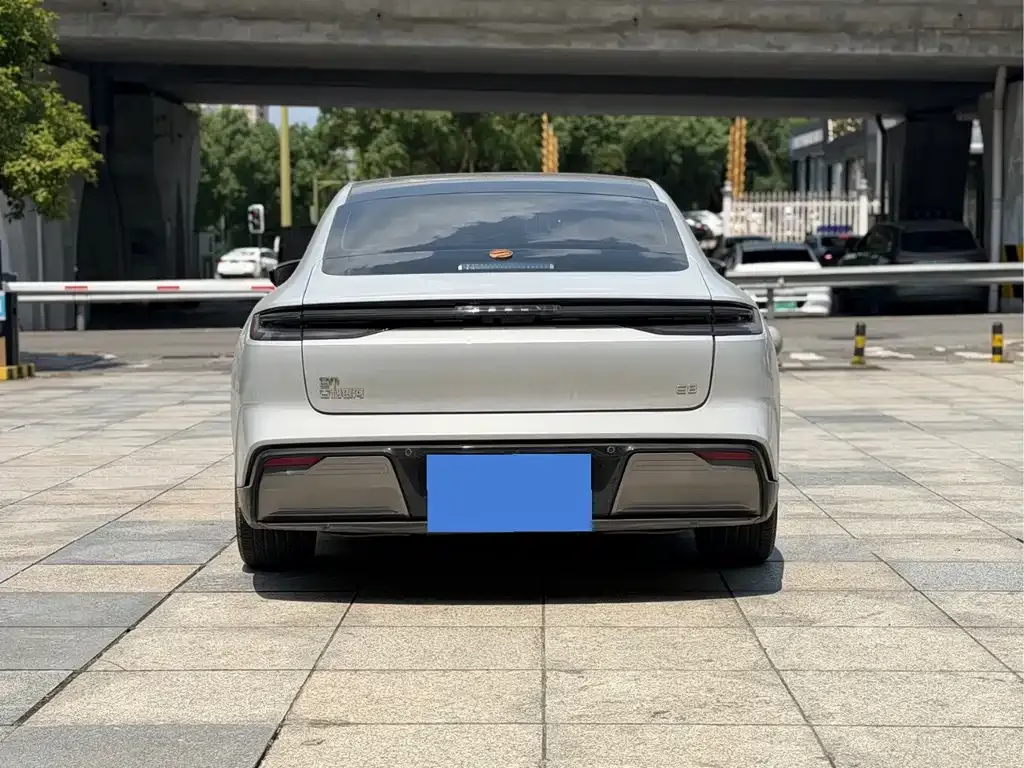 Geely Galaxy E8 — фото 9