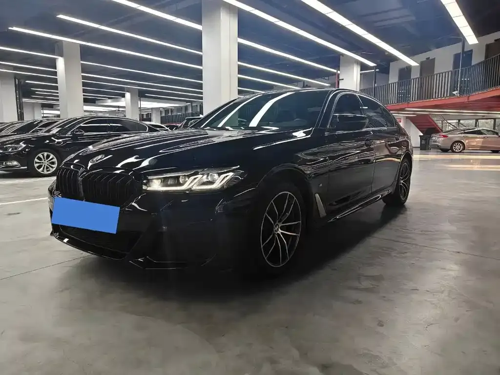 BMW 5 Series — фото 1