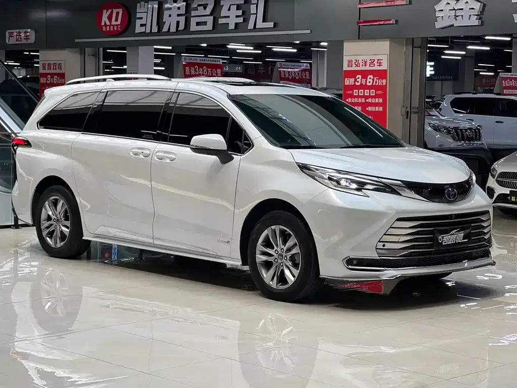 Toyota Sienna — фото 9