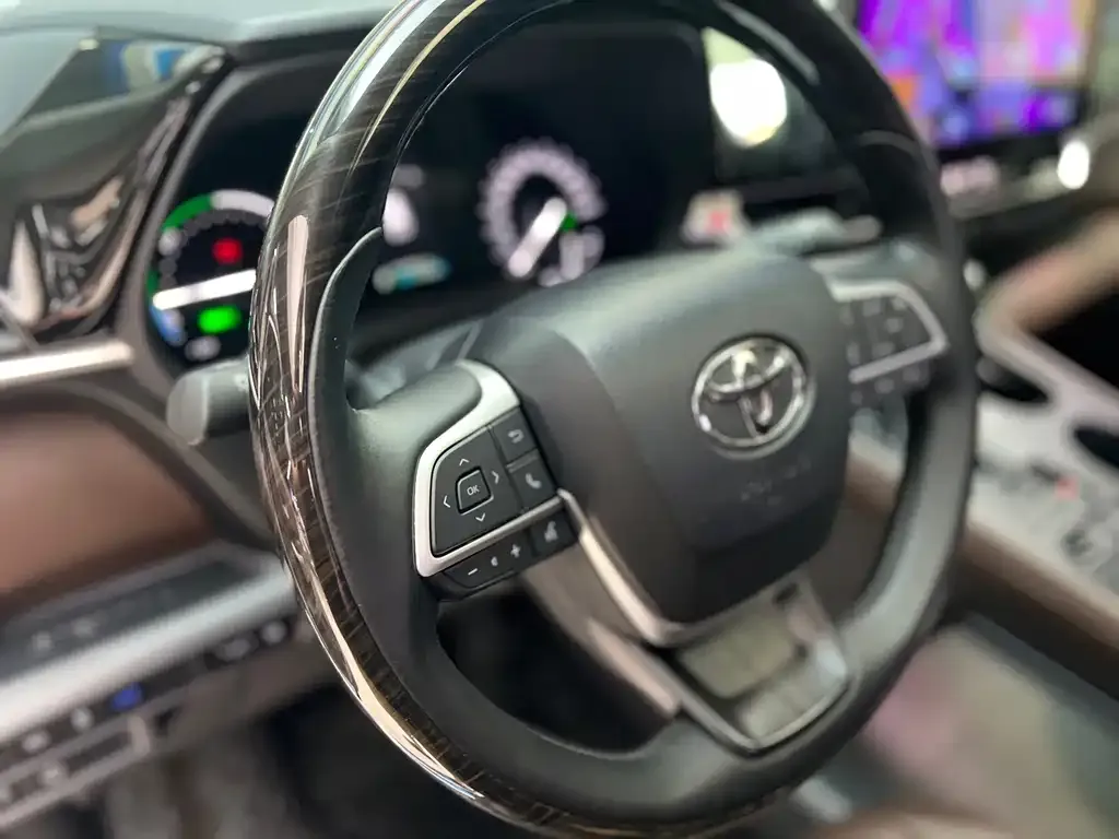 Toyota Sienna — фото 4