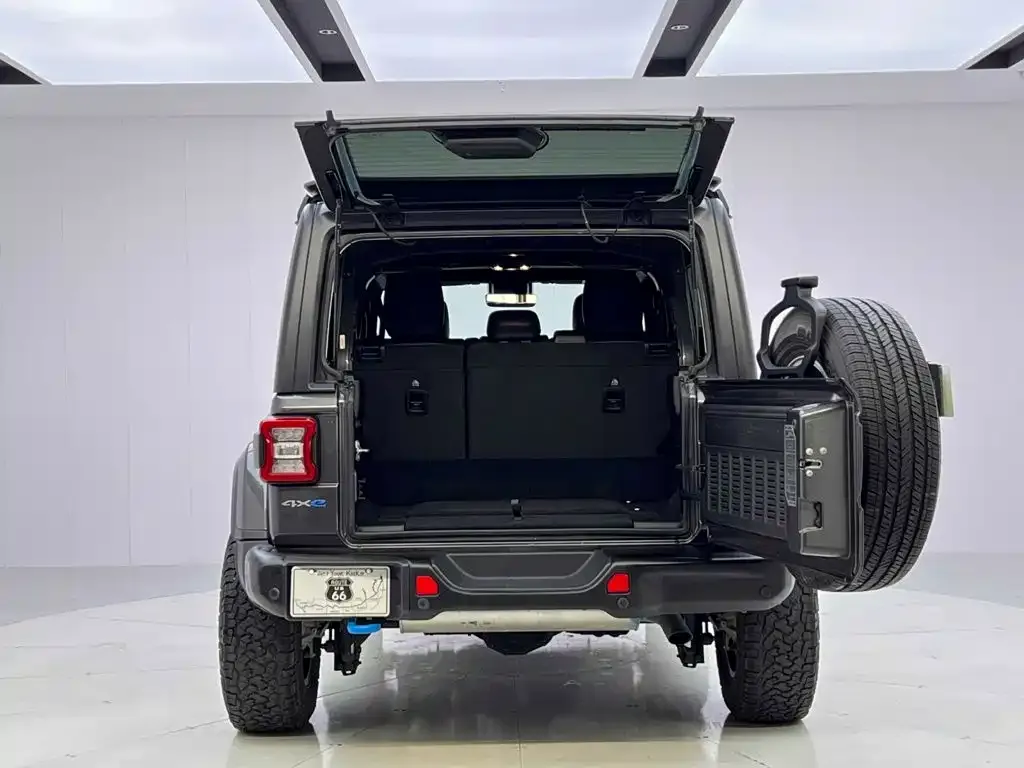 Jeep Wrangler PHEV — фото 5