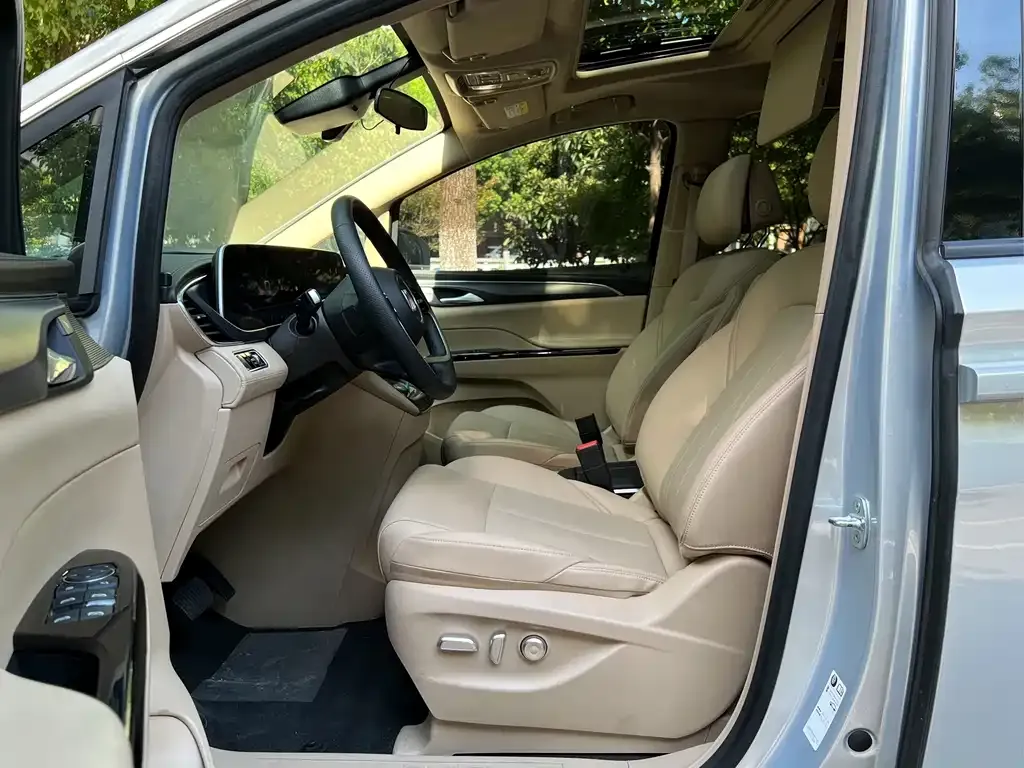 Buick GL8 Hybrid — фото 5
