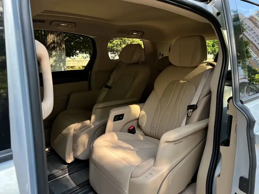 Buick GL8 Hybrid — фото 6