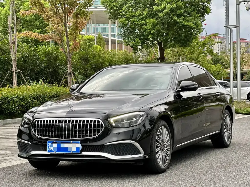 Mercedes-Benz E-Class — фото 1