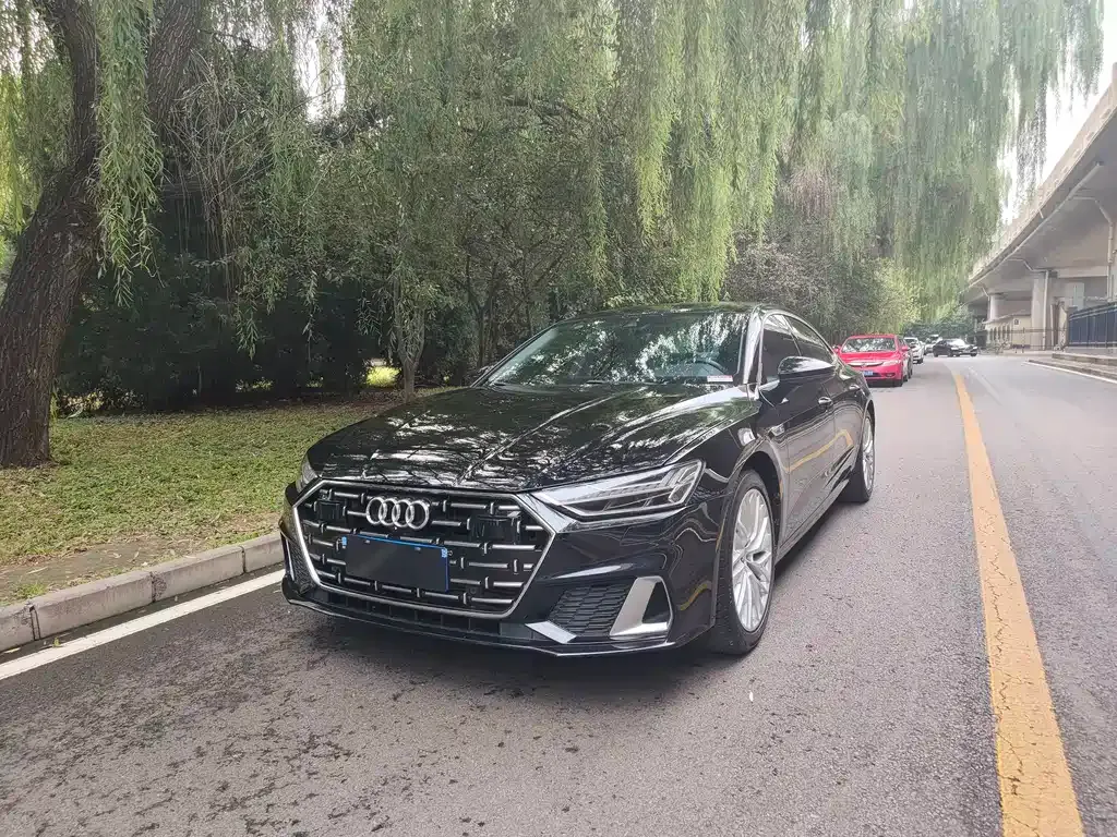 Audi A7L — фото 1