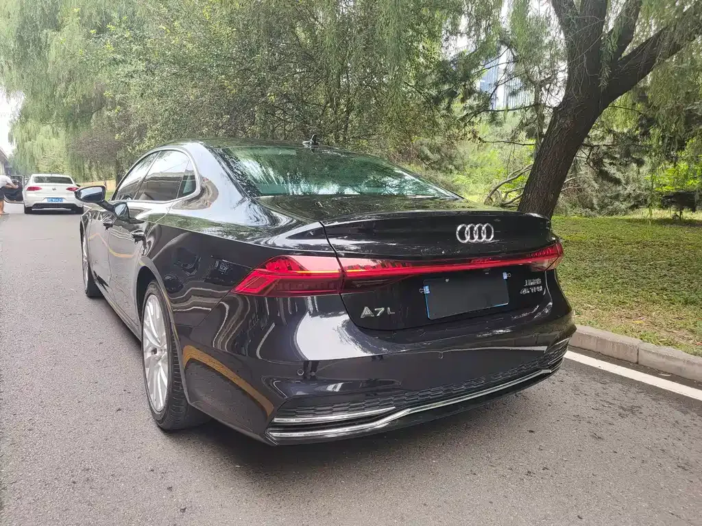 Audi A7L — фото 9