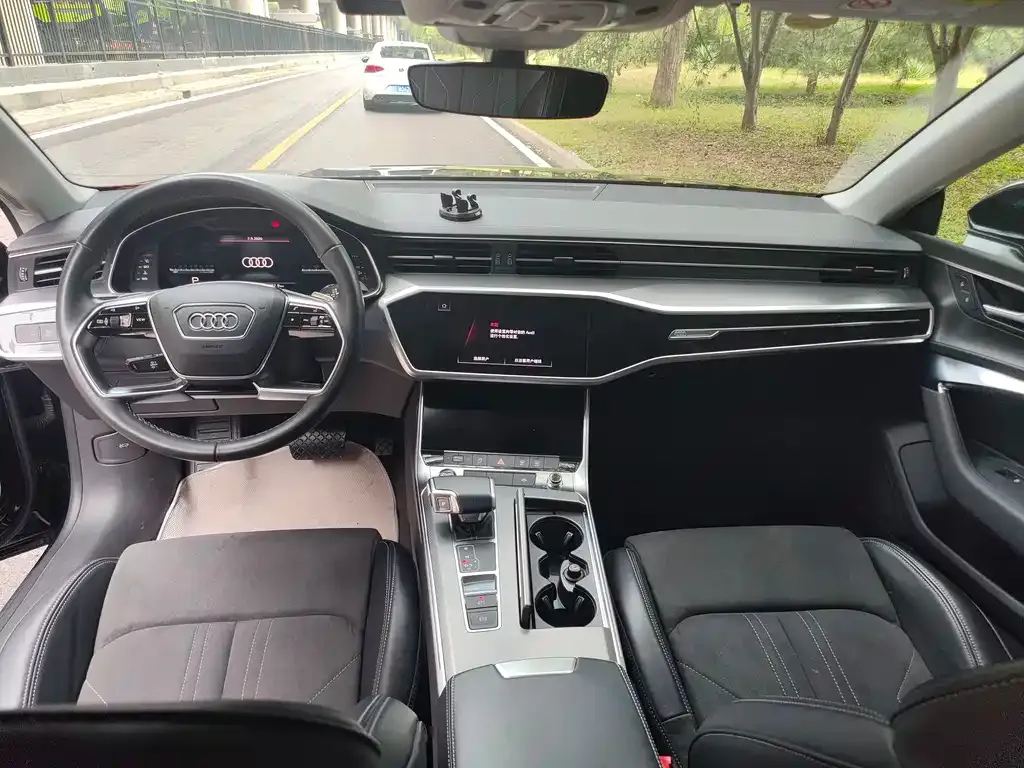 Audi A7L — фото 10