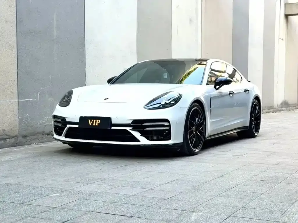 Porsche Panamera — фото 1