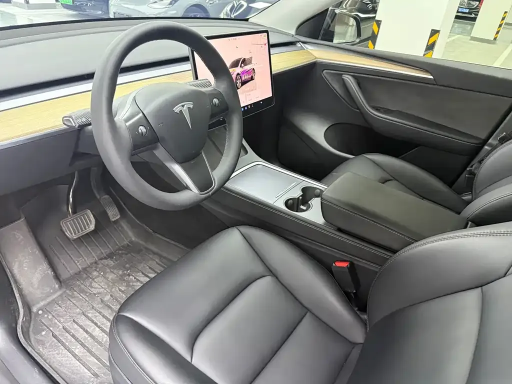 Tesla Model Y — фото 3