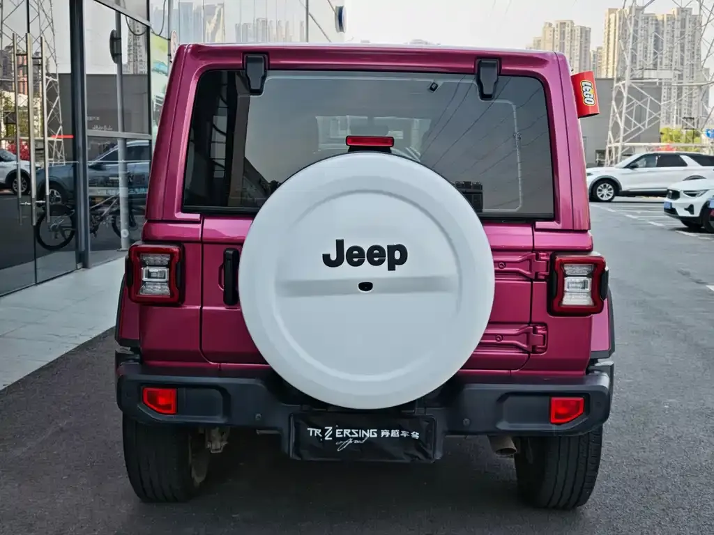 Jeep Wrangler — фото 8