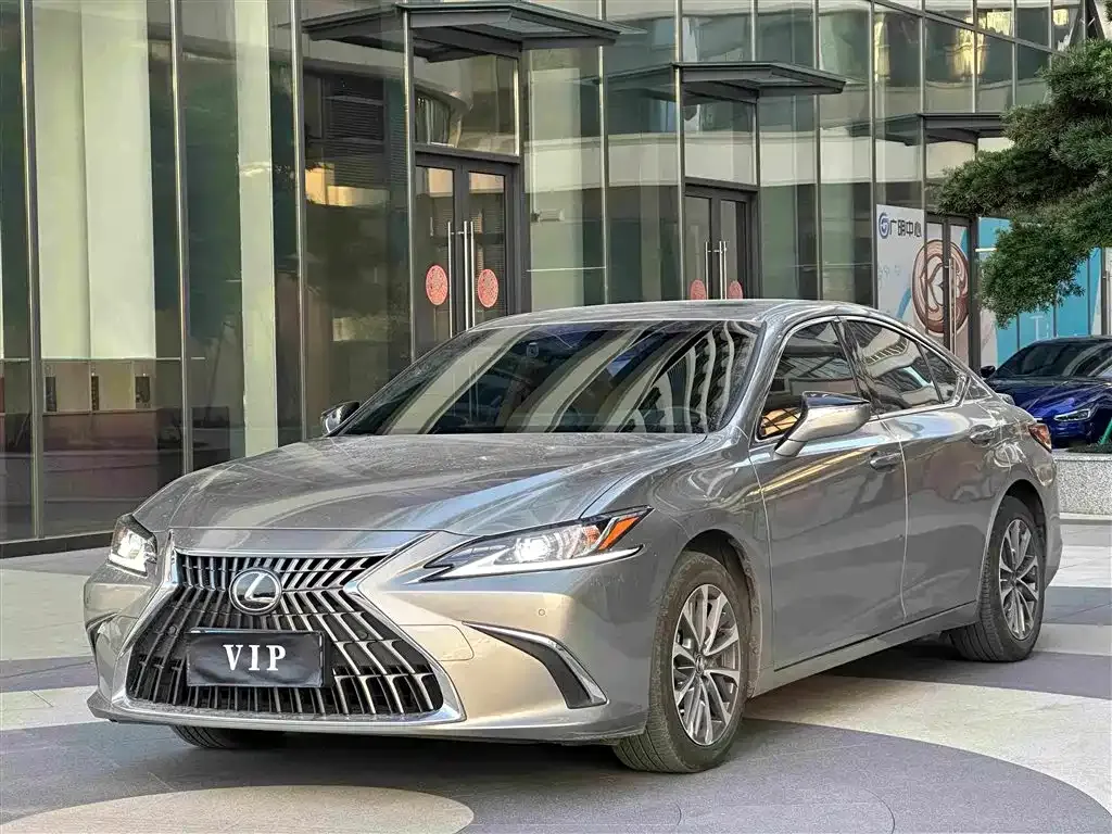 Lexus ES — фото 1