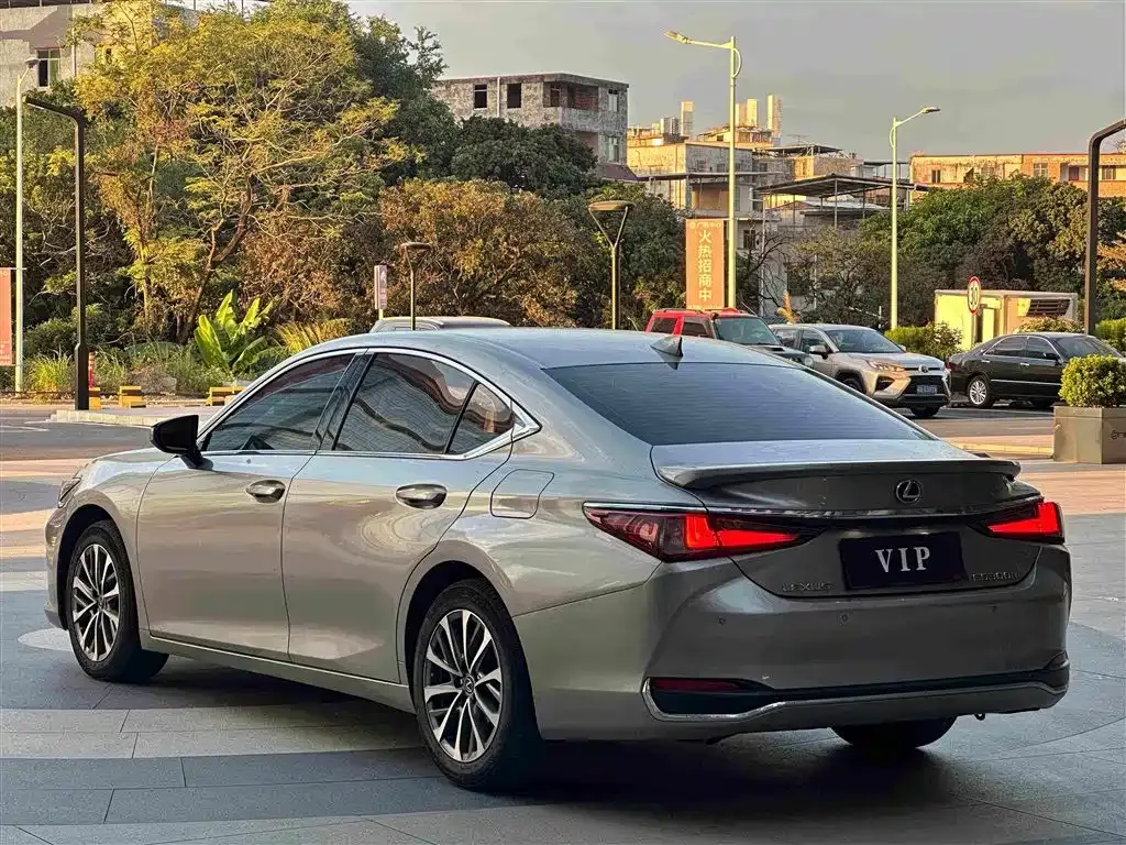 Lexus ES — фото 9