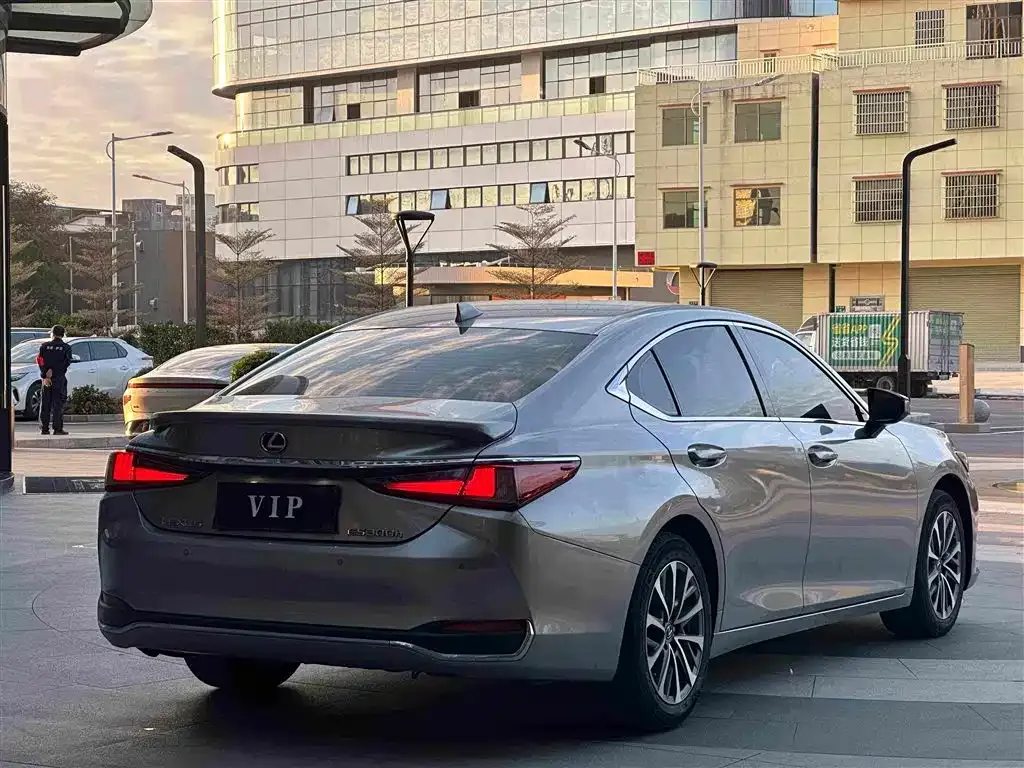 Lexus ES — фото 7