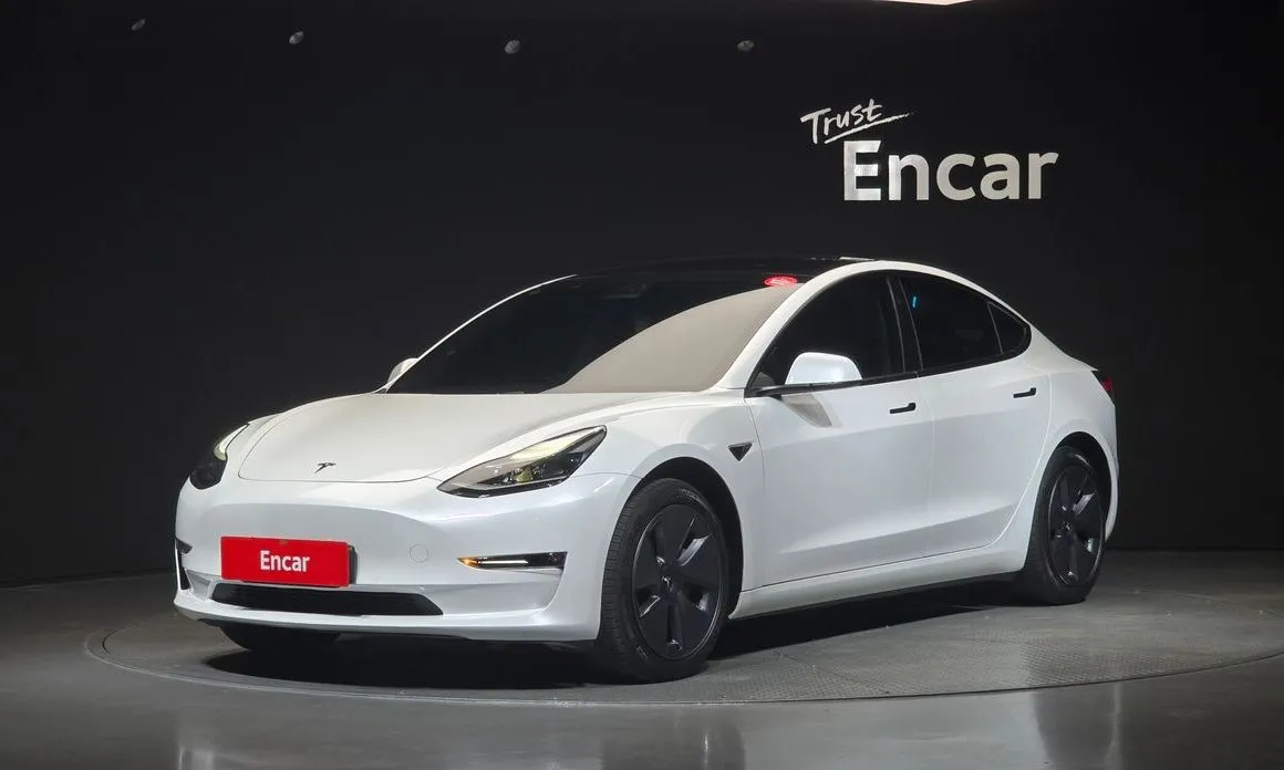 Tesla Model 3 — фото 1