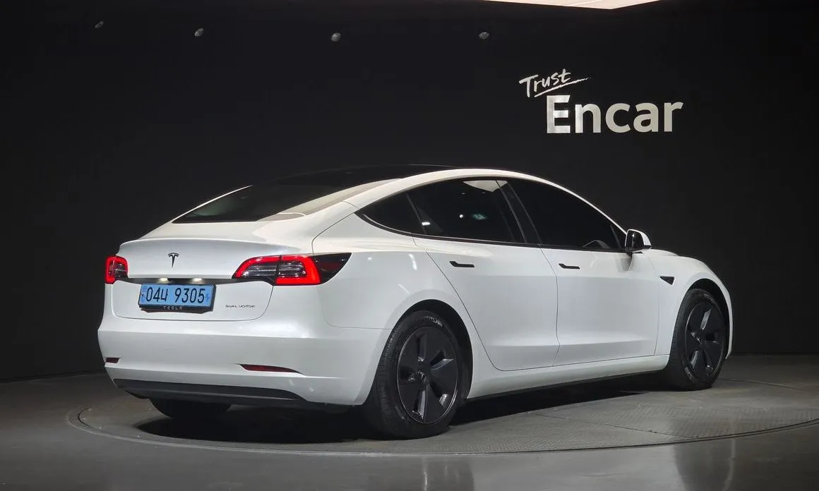 Tesla Model 3 — фото 8