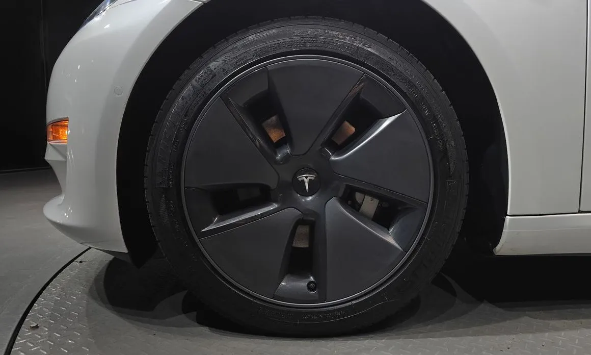 Tesla Model 3 — фото 4