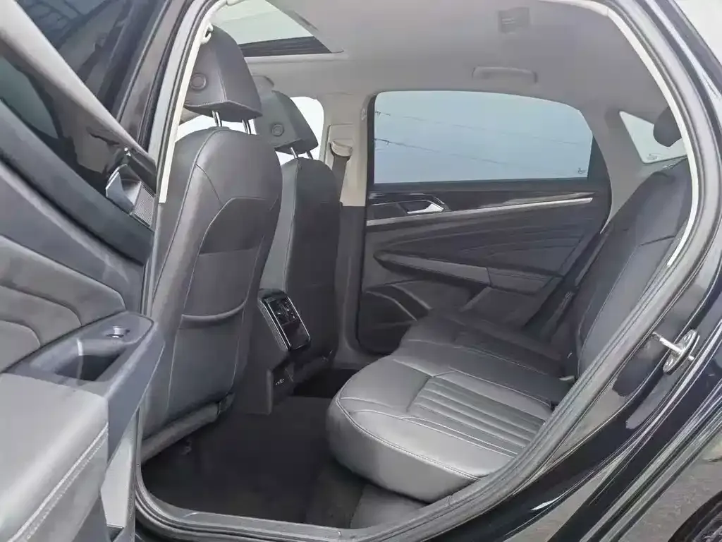 Volkswagen Passat — фото 6