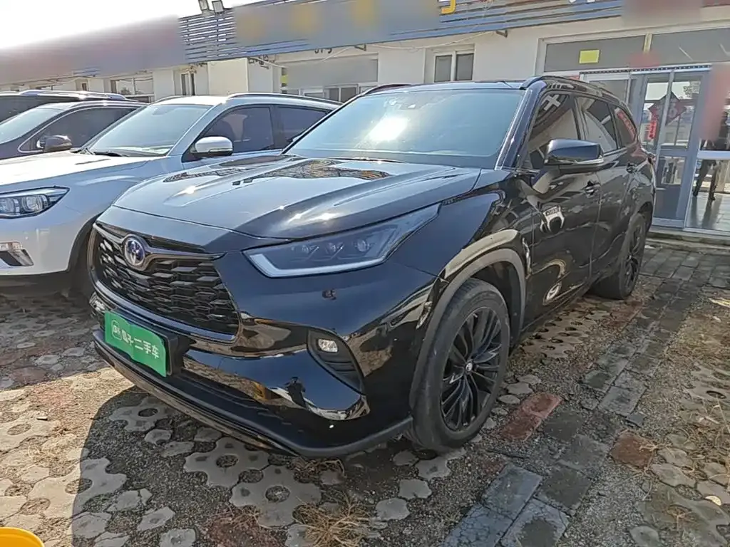 Toyota Highlander — фото 1