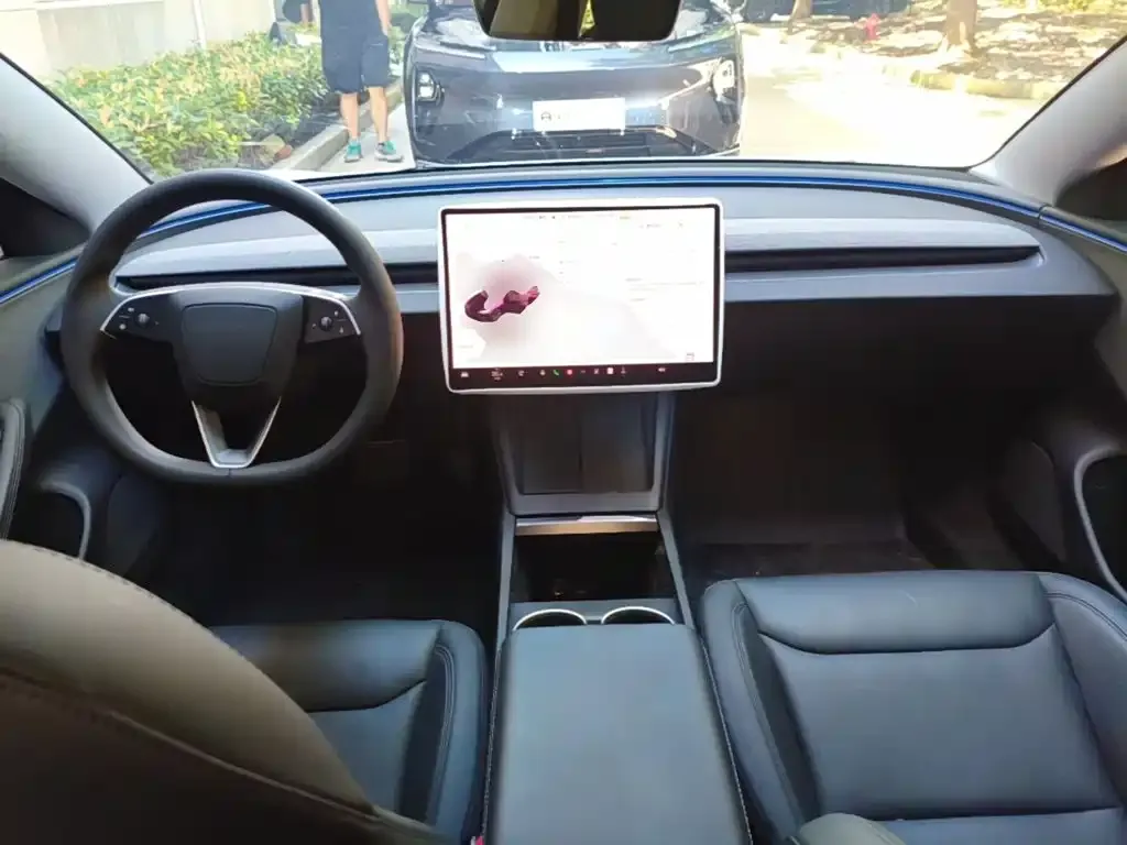 Tesla Model 3 — фото 10