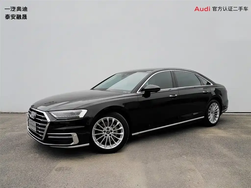 Audi A8 — фото 1