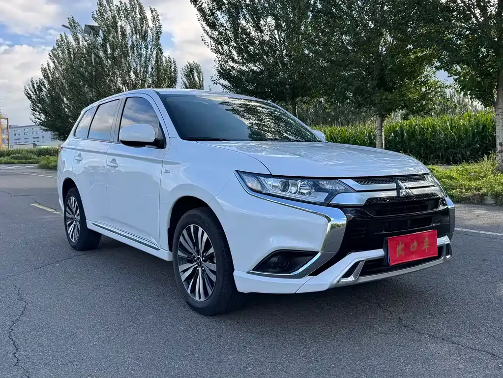 Mitsubishi Outlander — фото 8