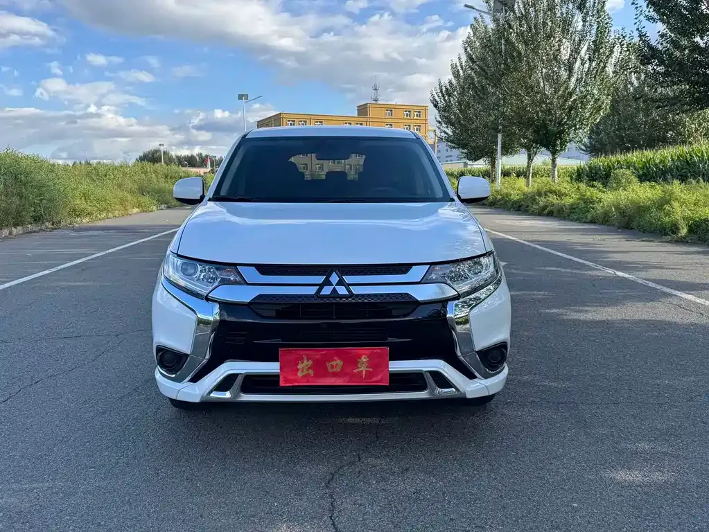 Mitsubishi Outlander — фото 5