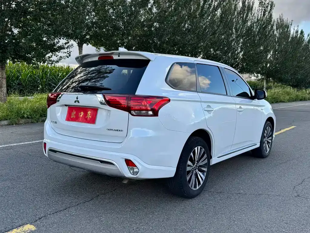 Mitsubishi Outlander — фото 10