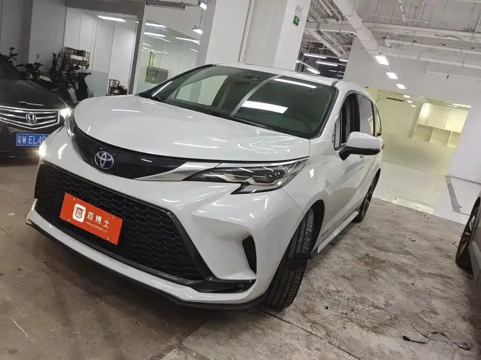 Toyota Granvia — фото 1
