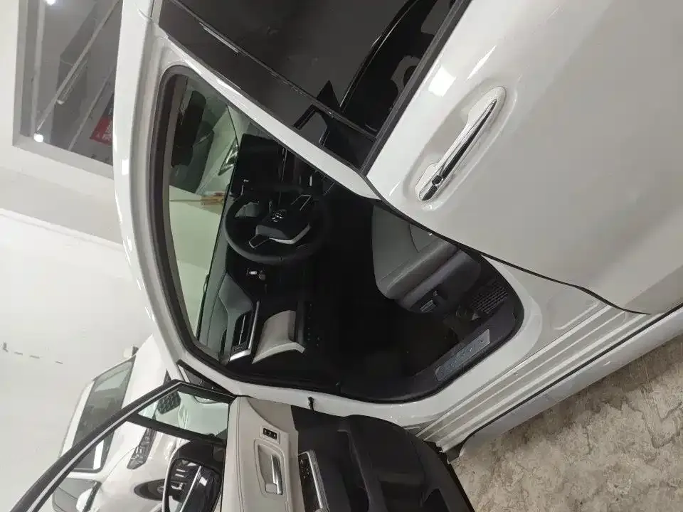 Toyota Granvia — фото 7