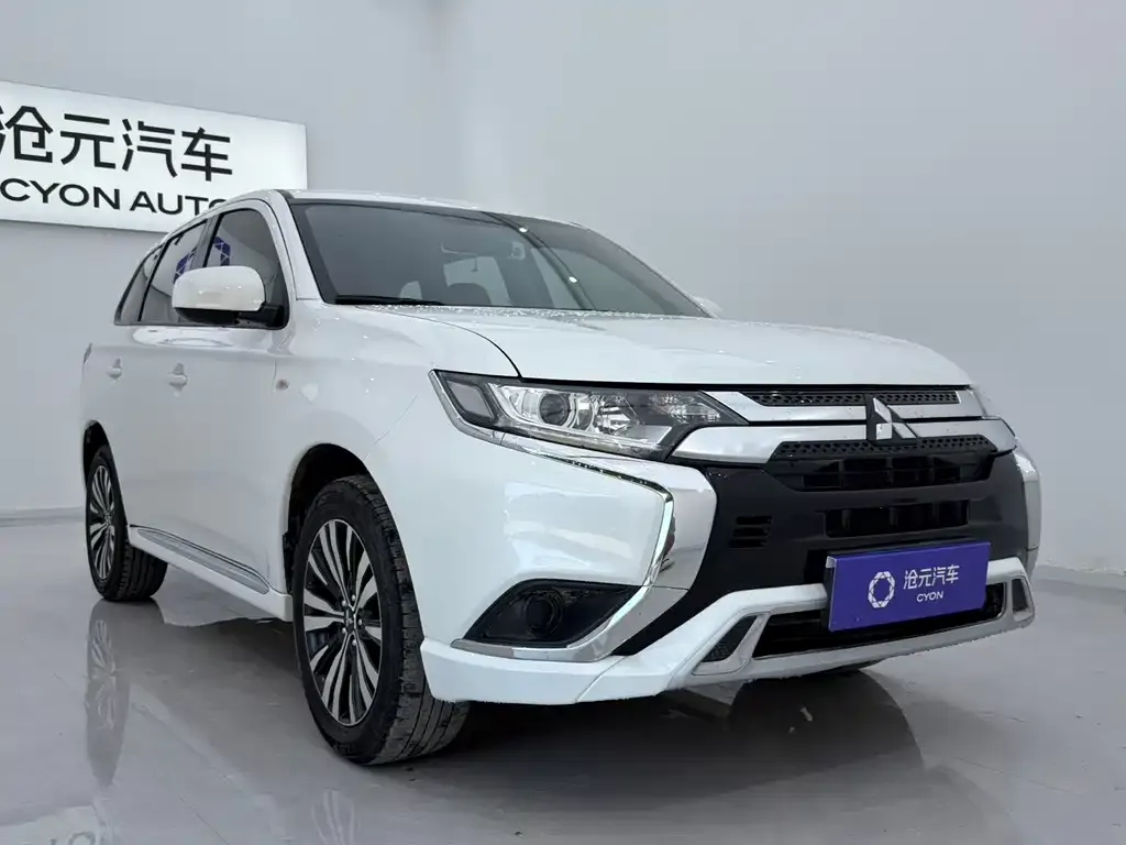 Mitsubishi Outlander — фото 5