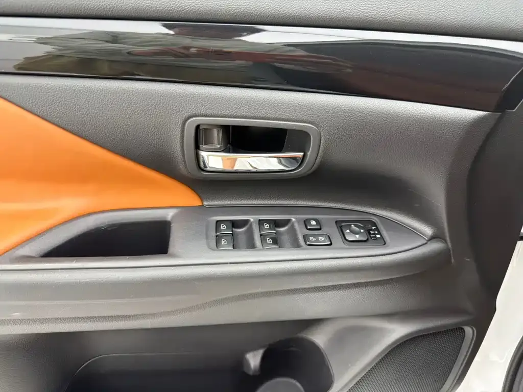 Mitsubishi Outlander — фото 10