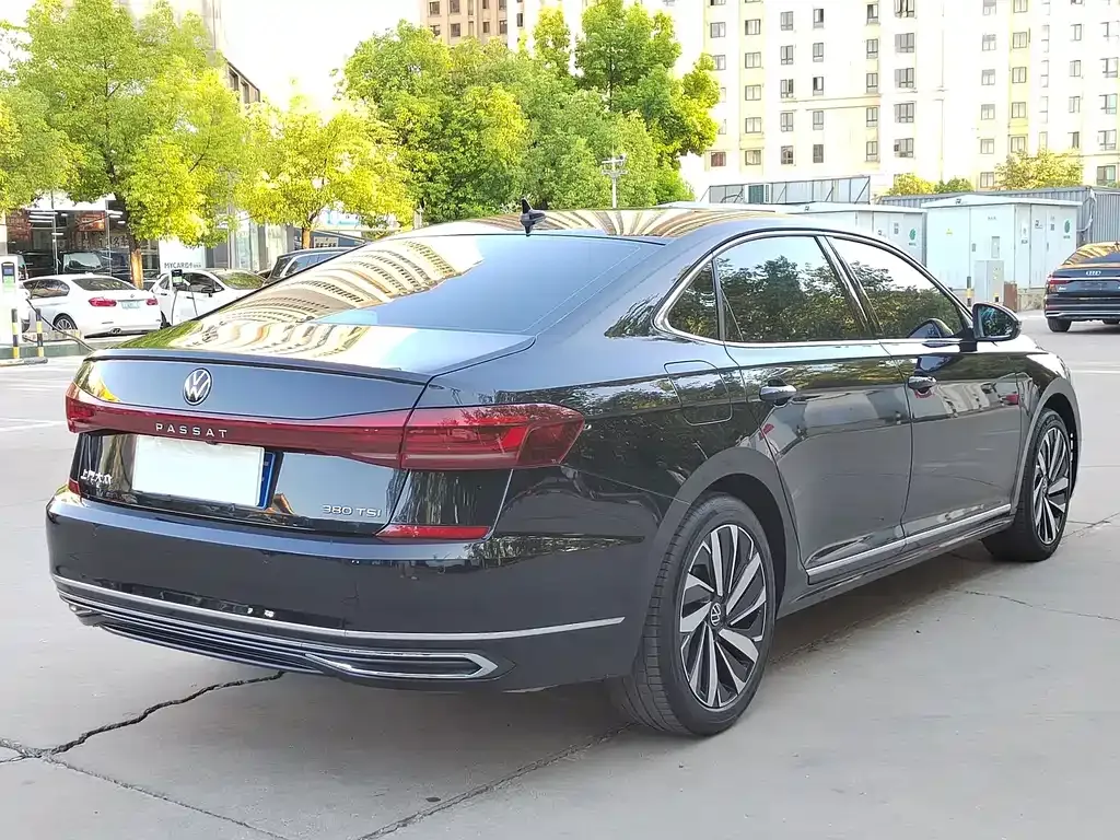 Volkswagen Passat — фото 7