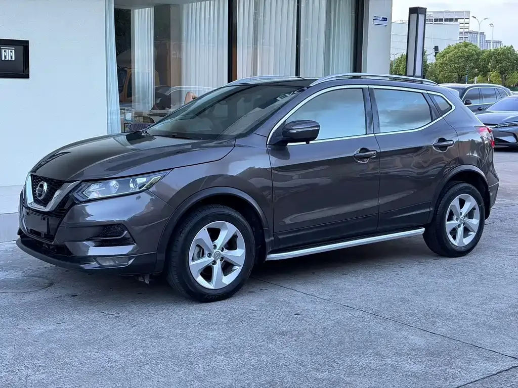Nissan Qashqai — фото 1