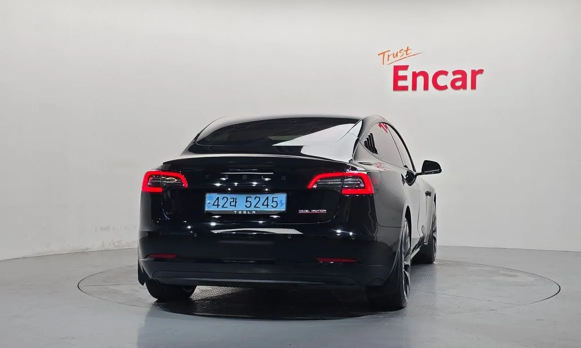 Tesla Model 3 — фото 4
