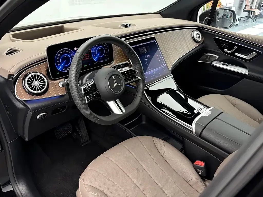Mercedes-Benz EQE SUV — фото 10