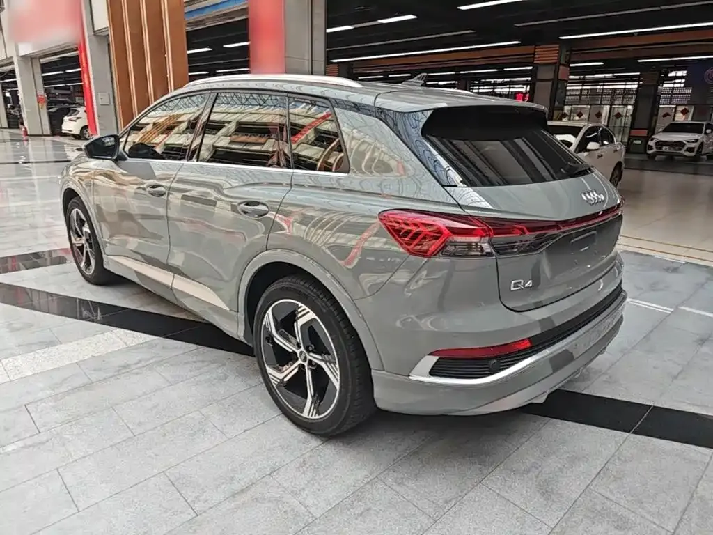 Audi Q4 e-tron — фото 8