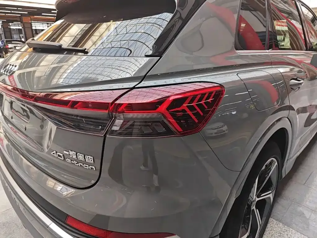 Audi Q4 e-tron — фото 4