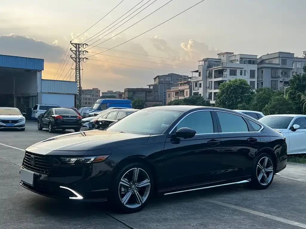 Honda Accord — фото 1
