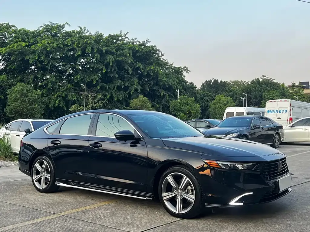 Honda Accord — фото 8