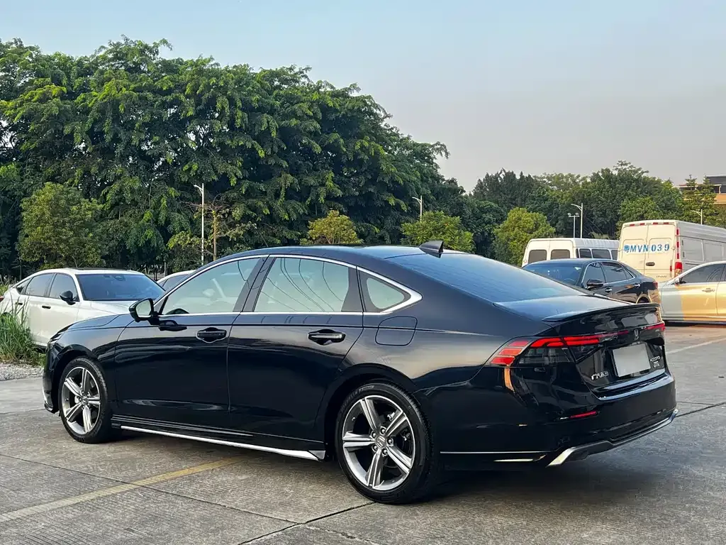 Honda Accord — фото 7
