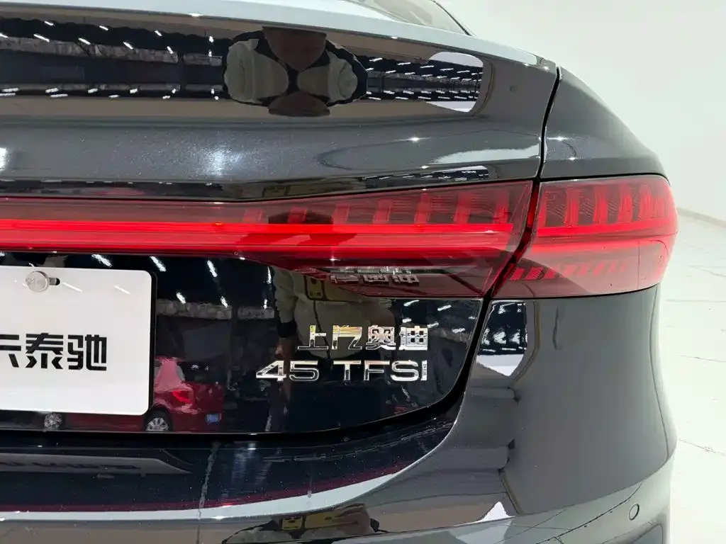 Audi A7L — фото 10